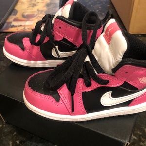 Air Jordan toddler midi sneaker like new sz8